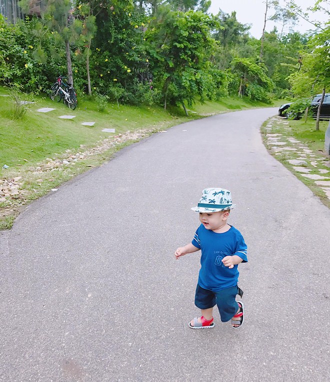 Ly Kute đẹp ngọt ngào bên cậu con trai Khoai Tây khôi ngô, trắng trẻo - 3