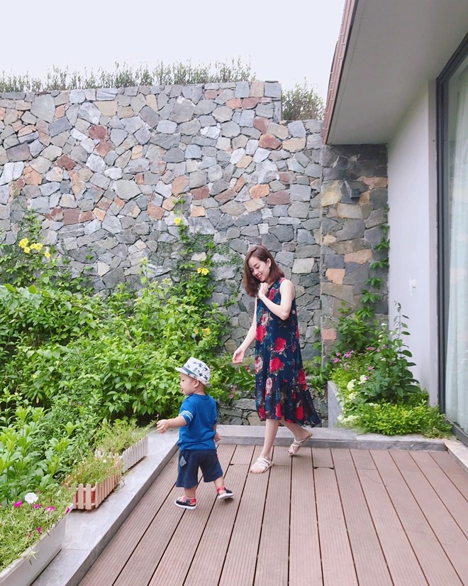 Ly Kute đẹp ngọt ngào bên cậu con trai Khoai Tây khôi ngô, trắng trẻo - 2