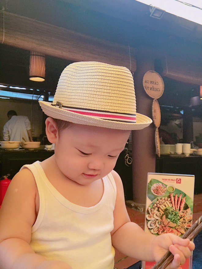 Ly Kute đẹp ngọt ngào bên cậu con trai Khoai Tây khôi ngô, trắng trẻo - 5