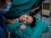 Bà bầu - Tận mắt xem hành trình vượt cạn đầy cảm xúc của một bà mẹ Việt