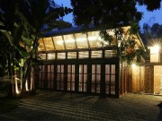 Nhà đẹp - Ngôi nhà tre và gạch mộc đẹp dung dị giữa lòng Hà Nội xuất hiện ấn tượng trên báo Mỹ