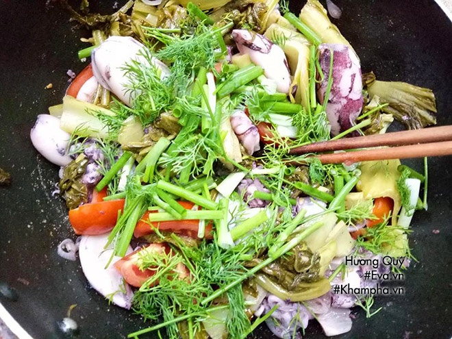 Mực xào dưa chua lạ miệng, đổi món ăn tươi dịp cuối tuần - 6