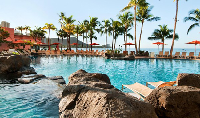 Bể bơi vô cực của khách sạn Shyraton Waikiki, Hawaii

Bể bơi của khách sạn Sheraton Waikiki ở Hawaii được đánh giá là cực kỳ kỳ vĩ. Từ đây du khách có thể chiêm ngưỡng quang cảnh Diamond Head, một miệng núi lửa kim cương và bãi biển Waikiki nổi tiếng
