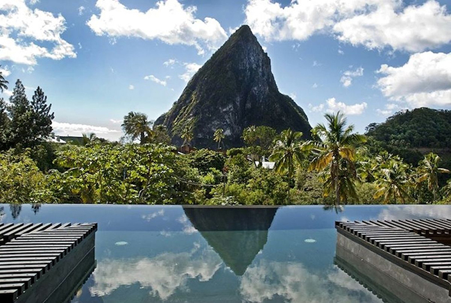 Hồ bơi tại Boucan của khách sạn Chocolate ở St. Lucia

Khách sạn nằm trên cơ sở trồng ca cao lâu đời nhất ở St Lucia với khung cảnh rừng nhiệt đới bao quanh.
