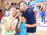 Làng sao - Cẩm Ly cùng ông xã đưa 2 con gái đi chơi cuối tuần