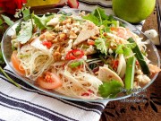 Bếp Eva - Trời nóng chẳng muốn ăn gì, vào bếp làm ngay một đĩa miến trộn