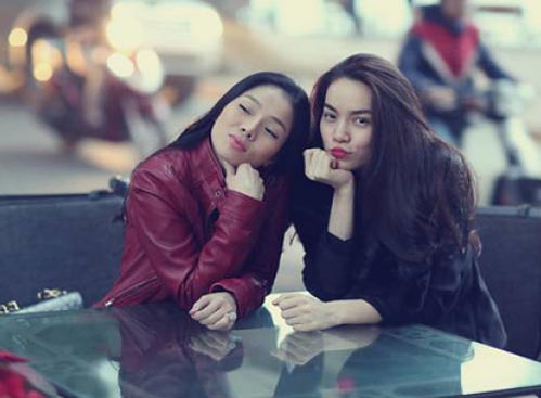 amp;#34;Nghỉ chơiamp;#34; với Hồ Ngọc Hà, Lệ Quyên công khai thân thiết với vợ đại gia kim cương - 1