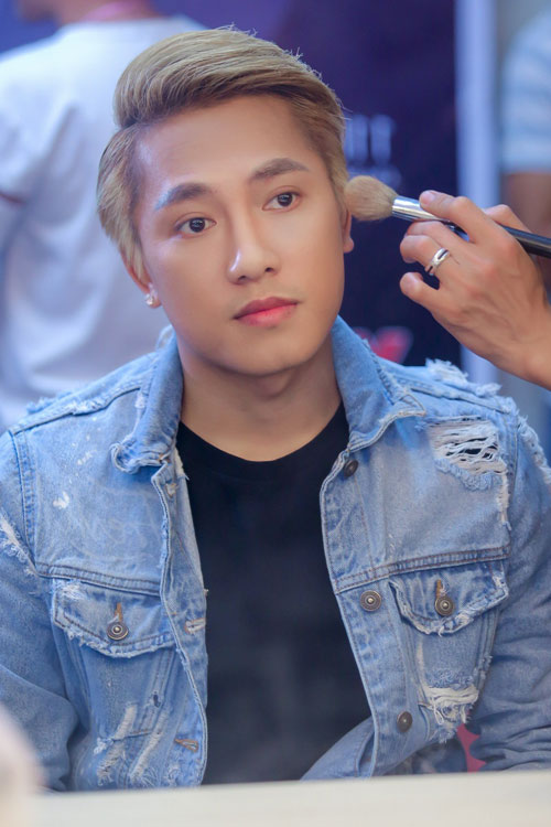 Châu Khải Phong sốc khi fan nhí cover hit hút view khủng - 3