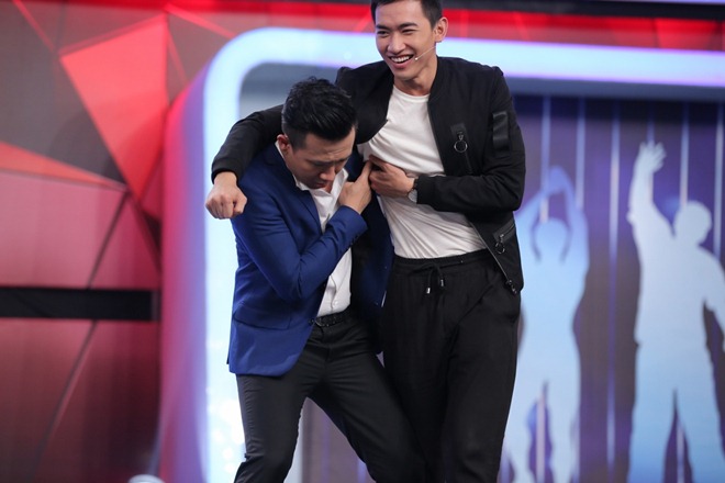 Người bí ẩn 2017: Angela Phương Trinh - Võ Cảnh hoảng khi gặp amp;#34;thanh niên cứngamp;#34; bẻ sắt bằng yết hầu - 11