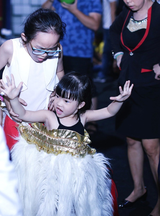 Ốc Thanh Vân, Đại Nghĩa trưng đầy lá lên người khi ngồi ghế giám khảo - 16