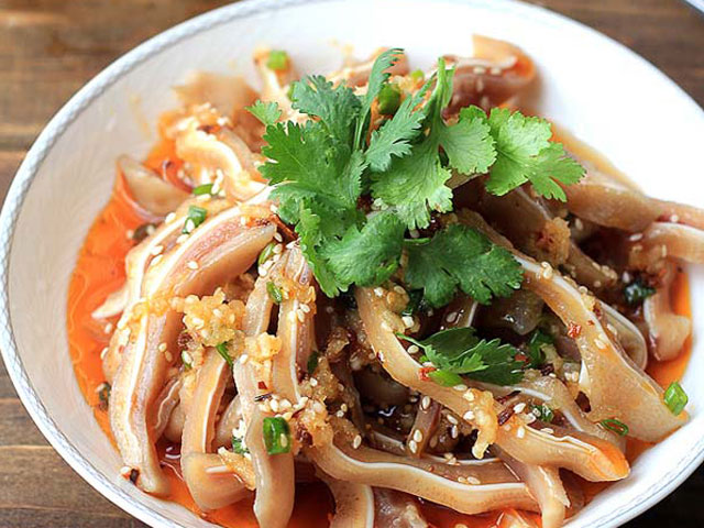 Nộm tai heo chua cay, giòn sần sật cùng ông xã lai rai