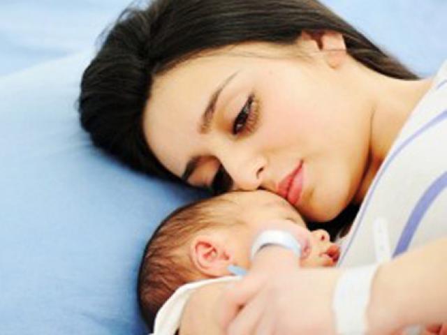Bác sĩ chỉ cách để sản phụ vượt qua trầm cảm sau sinh