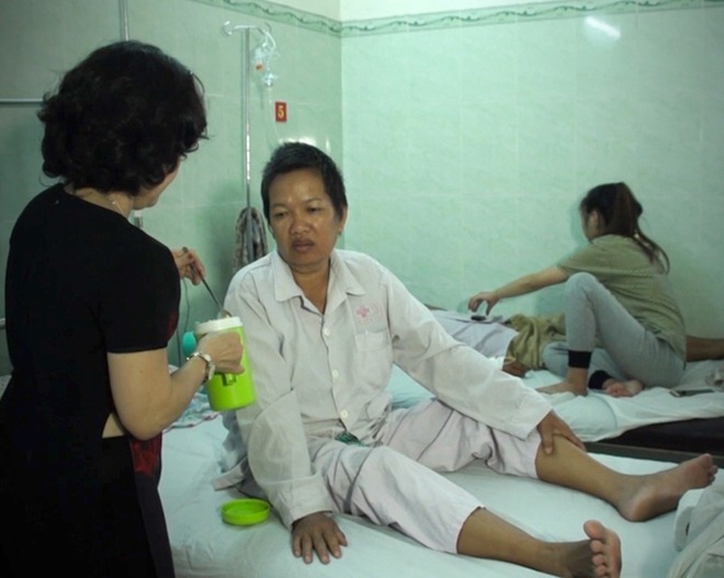 Lời bộc bạch nhớ mẹ của 3 bé mồ côi khiến Trấn Thành - Cẩm Ly - Trịnh Thăng Bình quặn đau - 12