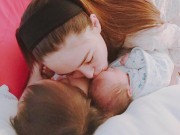 Làng sao - Lần đầu tiên sau khi quý tử chào đời, Châu Kiệt Luân thích thú khoe ảnh cậu nhóc