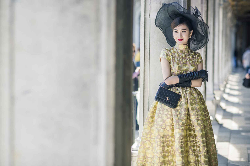 Ăn rất nhiều kem và pizza, Ngọc Loan The Face vẫn khoe vòng eo con kiến ở Ý - 11