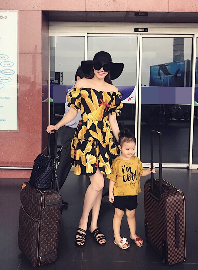Sao Việt 24h qua: Mẹ con Trang Nhung amp;#34;gây thương nhớamp;#34; vì quá đáng yêu - 1