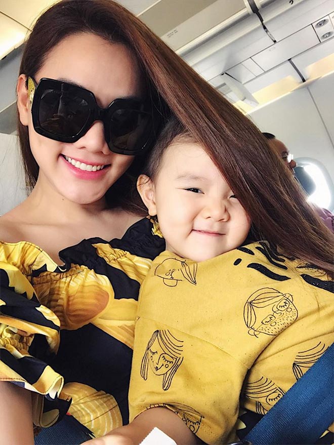 Sao Việt 24h qua: Mẹ con Trang Nhung amp;#34;gây thương nhớamp;#34; vì quá đáng yêu - 2