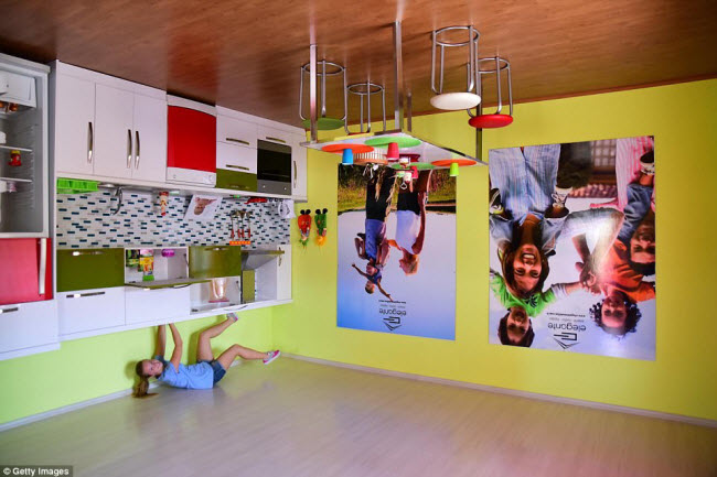Ngôi nhà ở Antalya bao gồm phòng ngủ, bếp, phòng vệ sinh và phòng khách.
