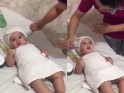 Clip Eva - [Video] Em bé ú nần nằm yên để mẹ spa xinh không chịu nổi