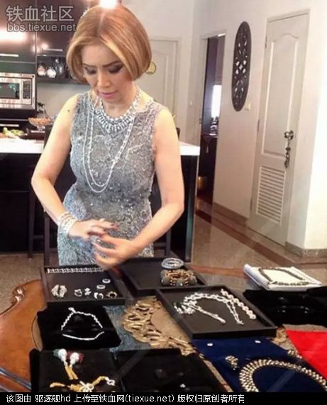 Cụ bà U60 được đại gia giàu nhất Dubai cưới làm vợ, mỗi tháng cho 7 tỷ tiêu vặt - 7
