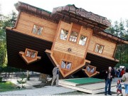 Nhà đẹp - Những ngôi nhà lộn ngược "thách thức trọng lực" kỳ lạ nhất thế giới