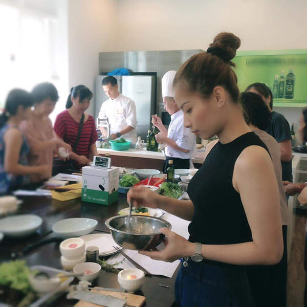 Mẹ 2 con bỏ việc mở quán cơm, mách cách làm bò ướt cháy tỏi kiểu Hà Nội cực hot - 1