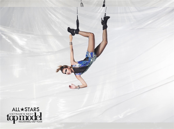 TV Show: Lan Khuê - Minh Tú cãi nhau như ngoài chợ; VNTM 2017 mở màn gây thất vọng - 11