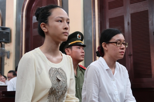 Hoa hậu Phương Nga từng lo sợ bị tố bán dâm - 1