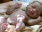 Tin tức - Chào đời trên ngọn cây giữa trận lũ lịch sử, 17 năm sau cuộc đời cô bé này đã hoàn toàn thay đổi