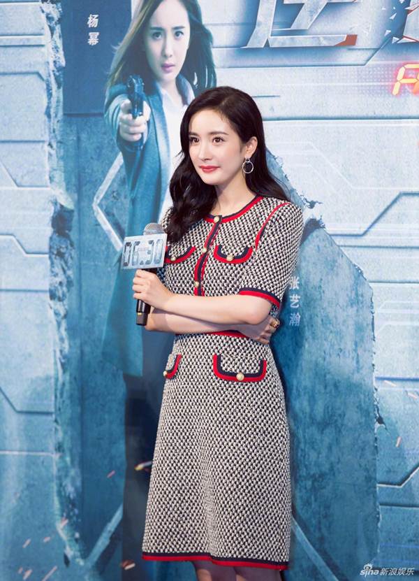 Đến cả công nương Anh mà Dương Mịch cũng không ngại đụng hàng - 1