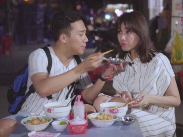 Trấn Thành ra tay dúi đầu Hari Won vì nết ăn uống ... chẳng giống ai