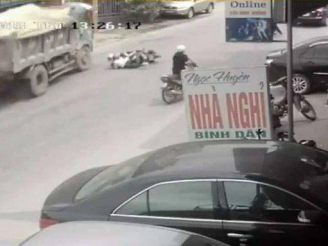 Chủ xe lên tiếng về cú bẻ lái cứu mạng 2 nữ sinh: Tài xế xử lý quá kém