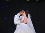 Làng sao - MC Đức Bảo "cưỡng hôn 10 giây" vợ trẻ trước hàng trăm quan khách VTV