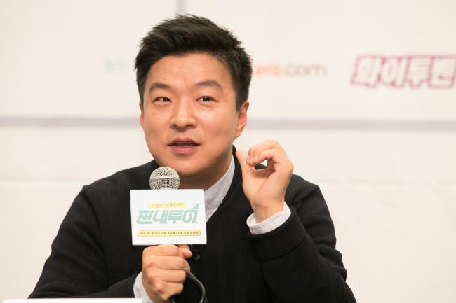 Ngôi sao 24/7: Harper Beckham ngáp amp;#34;sái quai hàmamp;#34; vì mệt mỏi do lệch múi giờ - 10