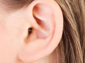 Cứ ngỡ ráy tai nhưng 9 năm sau, bác sĩ "té ngửa" khi biết thứ thật sự nằm bên trong