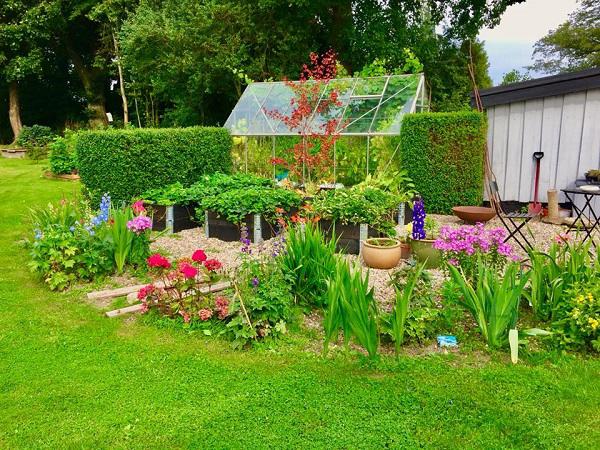 Không ham nhà cao cửa rộng, hai amp;#34;trai đẹpamp;#34; về quê trồng rau nuôi gà, chị em nhìn phát ghen - 5