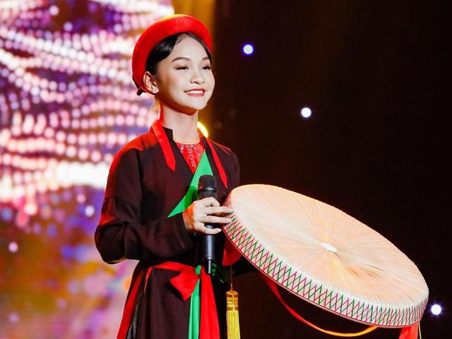 Xuất hiện cô bé xinh như Hoa hậu khiến Ốc Thanh Vân và đồng nghiệp phát cuồng