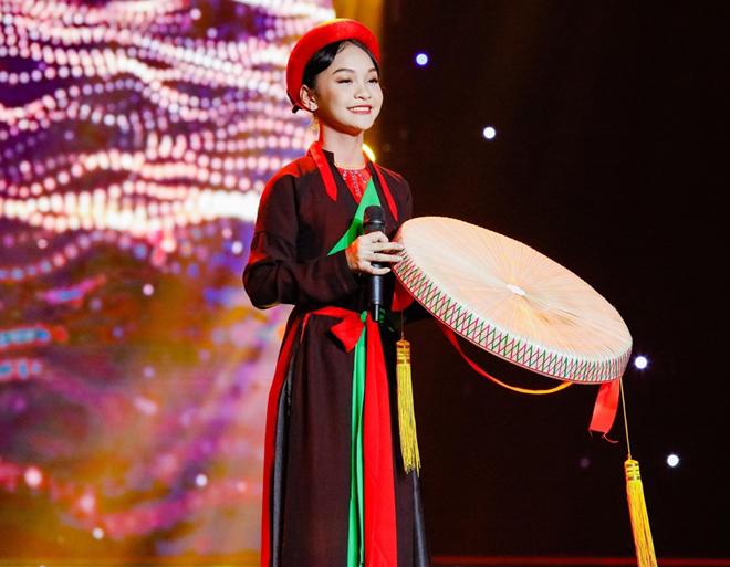 Xuất hiện cô bé xinh như Hoa hậu khiến Ốc Thanh Vân và đồng nghiệp amp;#34;phát cuồngamp;#34; - 1