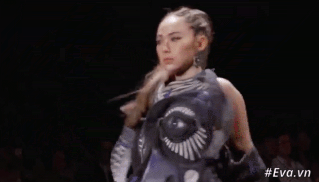 Đọ trình catwalk của Tăng Thanh Hà, Thuỷ Tiên, Minh Hằng trên sàn diễn thời trang - 4