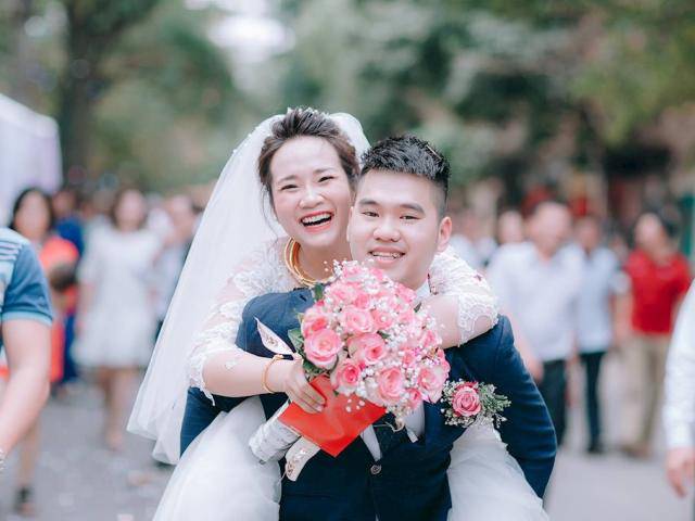 Phát sốt với bộ ảnh cõng nàng về dinh của cặp đôi yêu nhau 8 năm