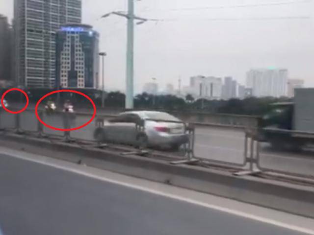 3 ninja liều mạng, phóng xe máy ngược chiều trên cao tốc khiến ai cũng hãi hùng