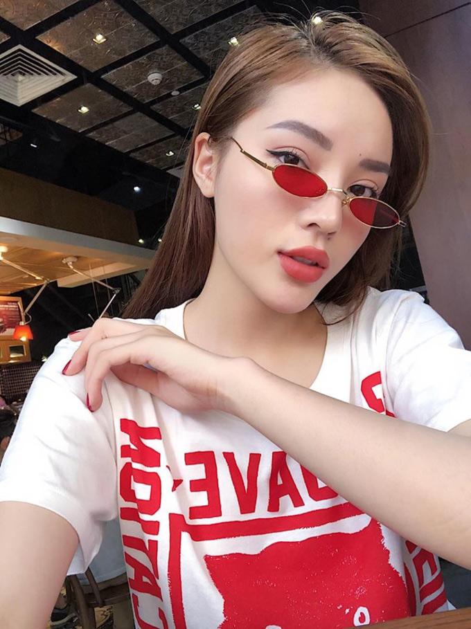 Hoa hậu Kỳ Duyên men không kém Kim Lý khi đụng áo hàng hiệu - 2