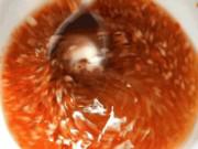 Bếp Eva - Cô gái "kêu cứu" 26 năm không làm tỏi nổi khi pha nước chấm, dân mạng thi nhau bày cách