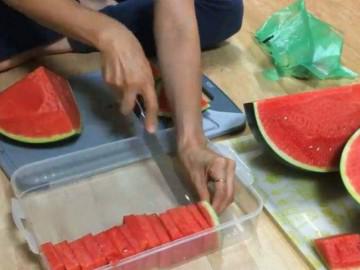 Tự làm dưa hấu đóng hộp, vuông chằn chặn cho những chuyến picnic đi xa