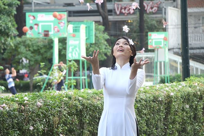 Hoa kèn hồng rực rỡ khoe sắc giữa lòng Sài Gòn amp;#34;đốn timamp;#34; du khách - 10