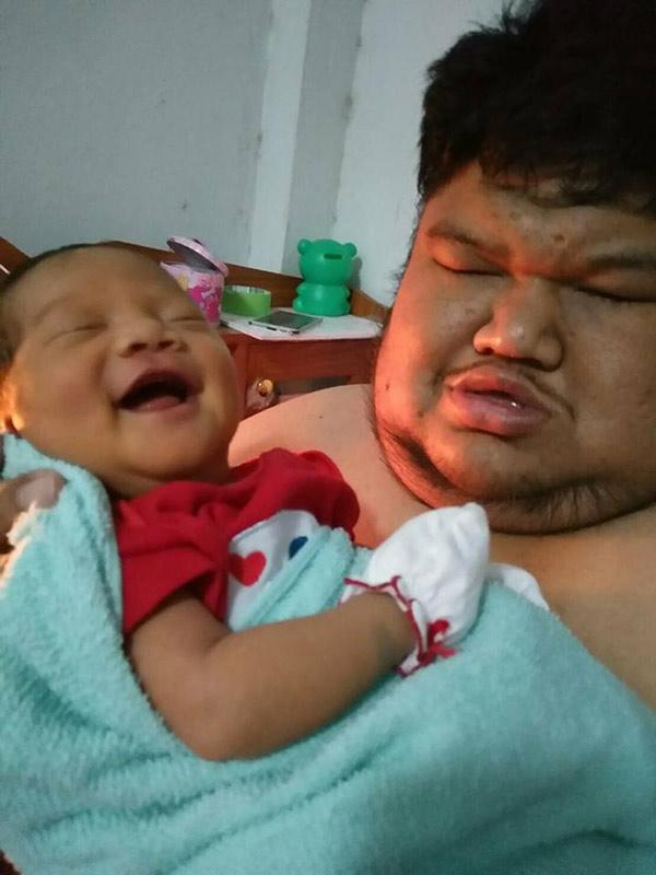 Cặp đôi amp;#34;chồng xấu, vợ xinhamp;#34; đình đám đã lên chức bố mẹ, ai nhìn mặt con cũng trầm trồ - 5