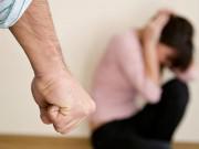 Tin thế giới - Giết mẹ và em gái xong, nghịch tử tô son, xịt nước hoa vào thi thể