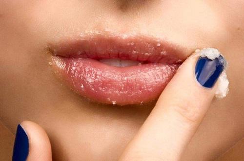 Chị em đã học hỏi 4 cách làm hồng môi tự nhiên này mà không dùng đến son chưa? - 3