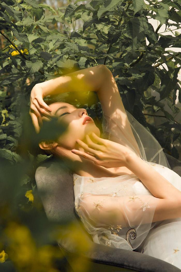 Diễm My diện váy xuyên thấu đẹp nhẹ nhàng nhưng không mờ nhạt - 4