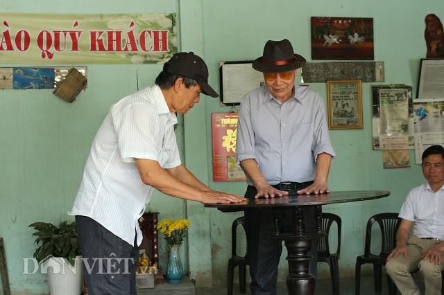 Kỳ lạ chiếc bàn xoay amp;#34;hiểuamp;#34; tiếng người ở Đà Lạt - 2